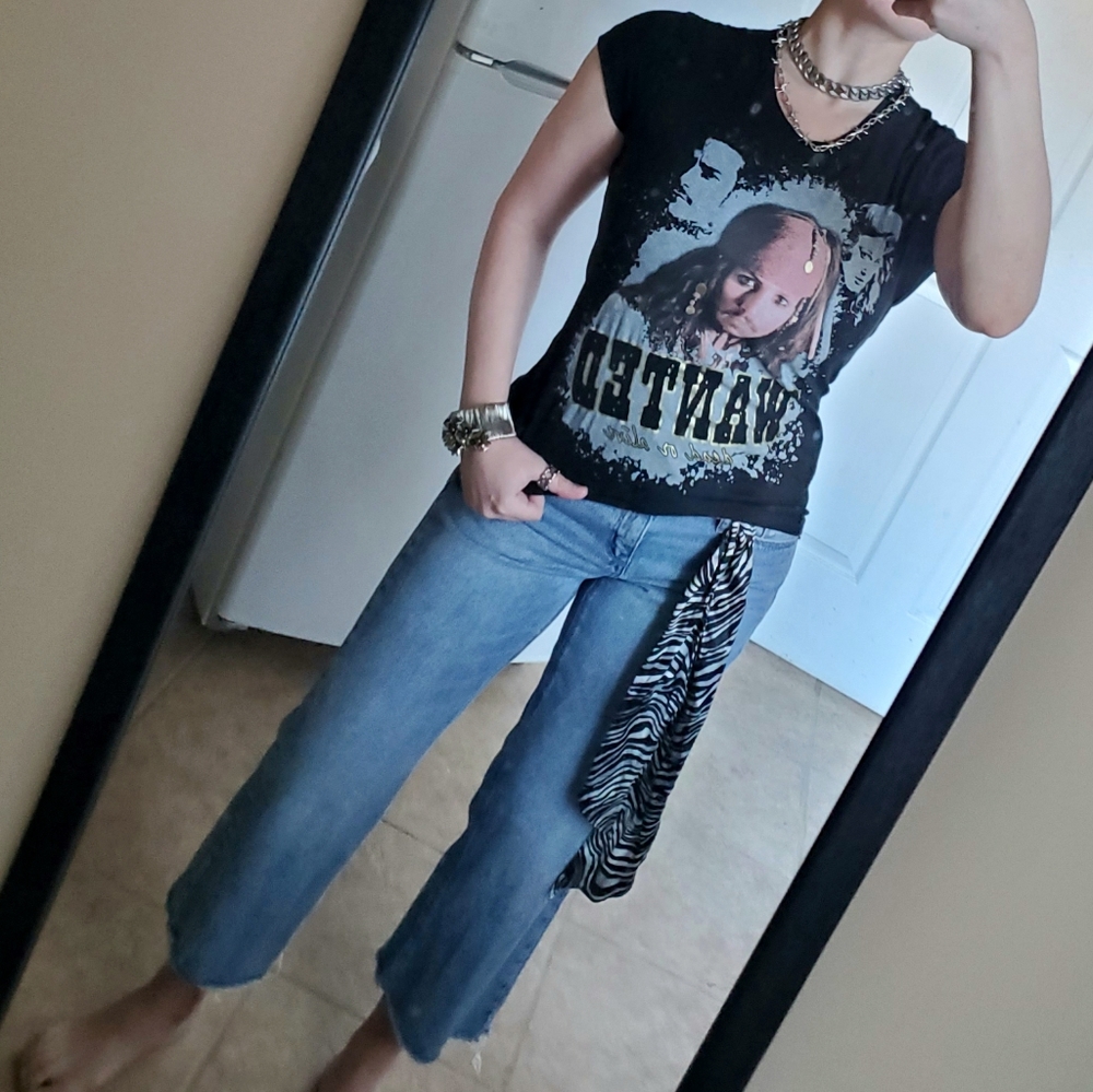 Disney Captain Jack Sparrow "WANTED dead or alive" Pirate T-shirt Top - Picture 3 of 16